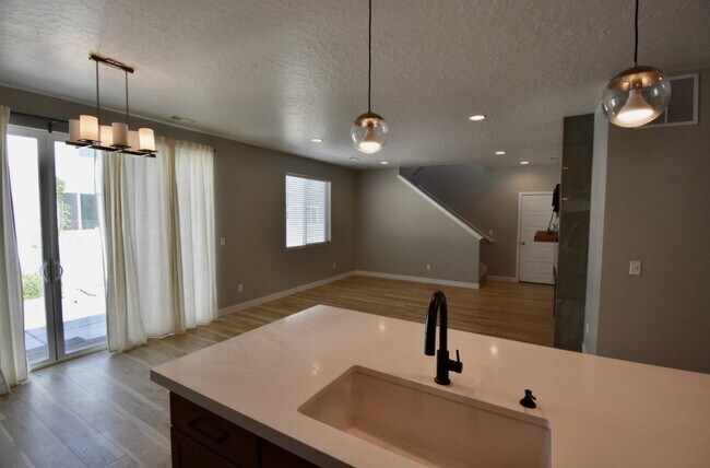 Building Photo - 968 Spruce Willow Wy