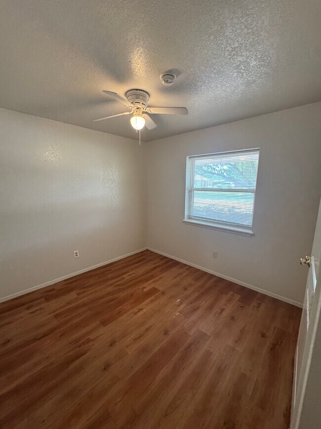 Building Photo - 502 S R J Dr