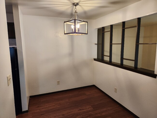Building Photo - 5101 N Lovers Lane Rd