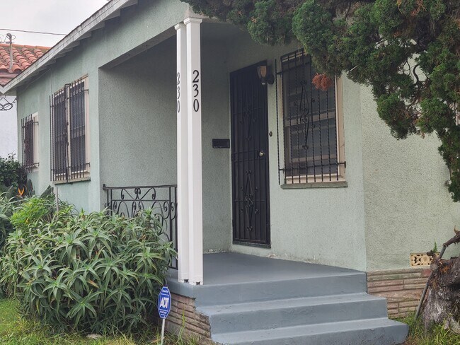 Building Photo - 230 E Spruce Ave