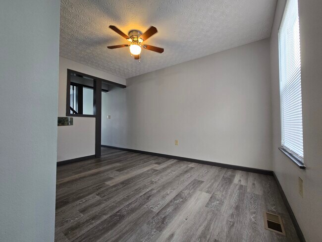 Foto del edificio - 6048 Trowbridge Way