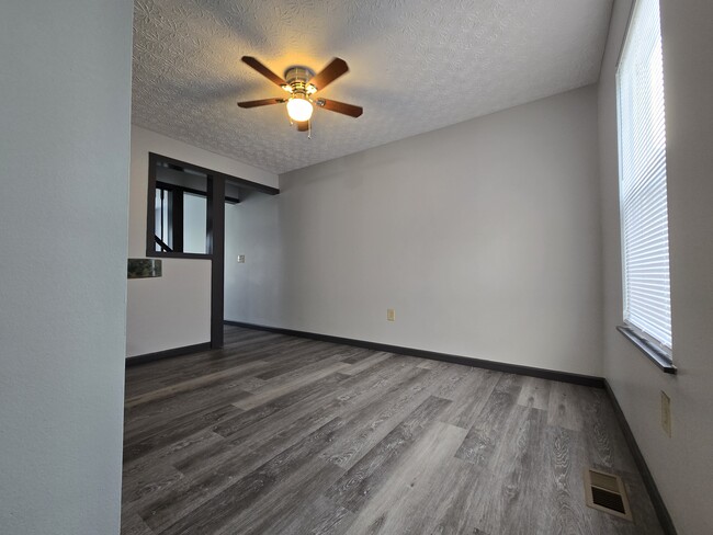 Building Photo - 6048 Trowbridge Way