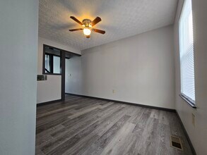 Building Photo - 6048 Trowbridge Way
