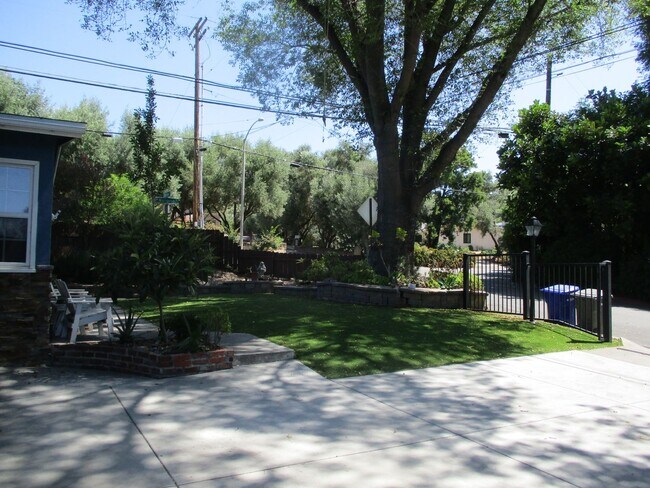 Building Photo - Desirable & Quiet La Mesa 4 Bdr House w Po...