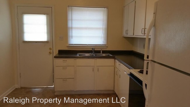 Foto del edificio - 1326-1328 Trinity Rd