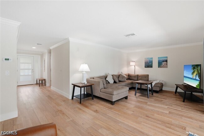 Foto del edificio - 1590 Sandpiper St
