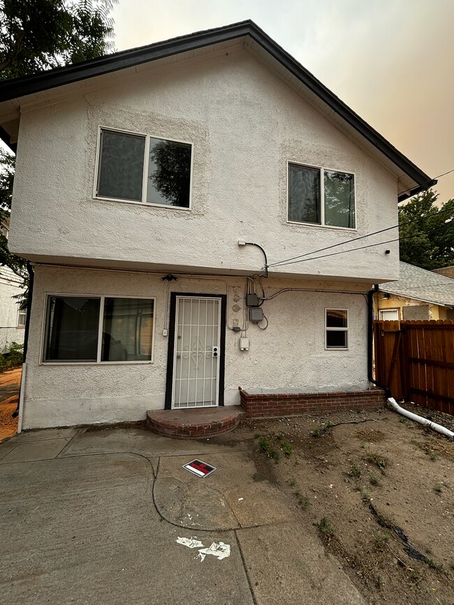 Foto del edificio - 1428 E Orman Ave