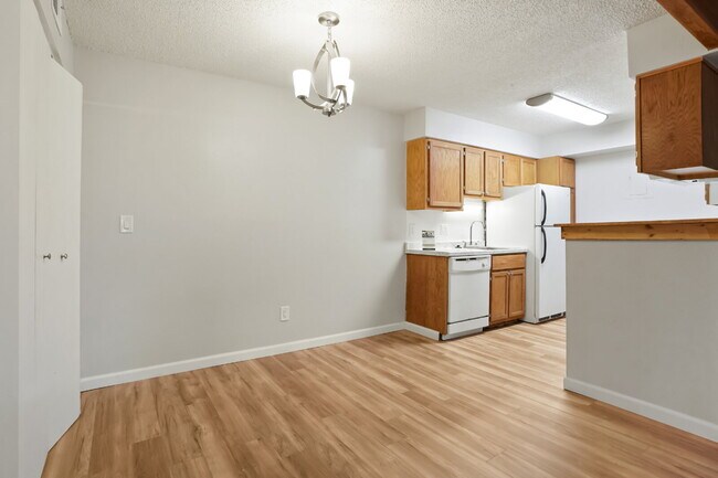 Building Photo - Great Two Bedroom Home with Fireplace