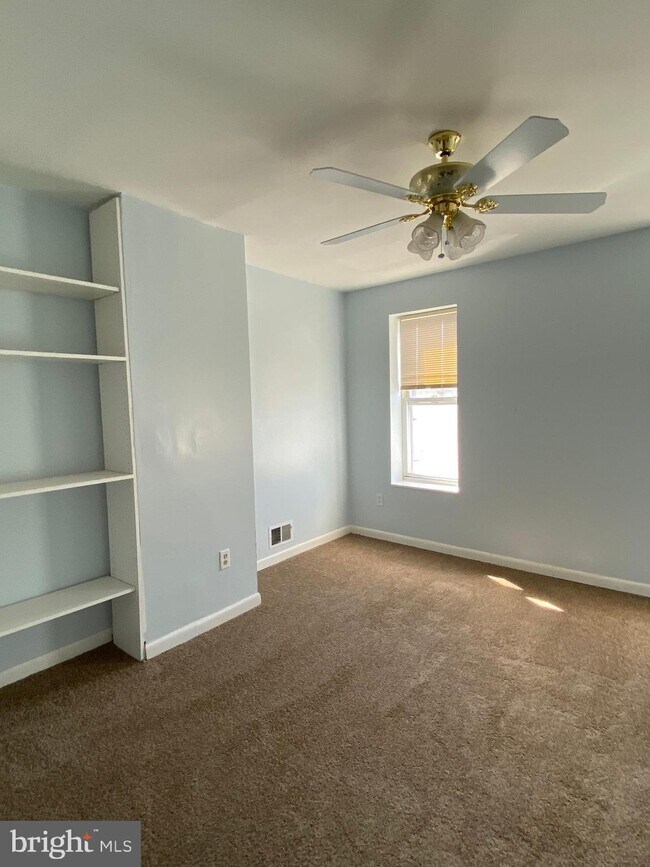Building Photo - 1543 Argyle Ave