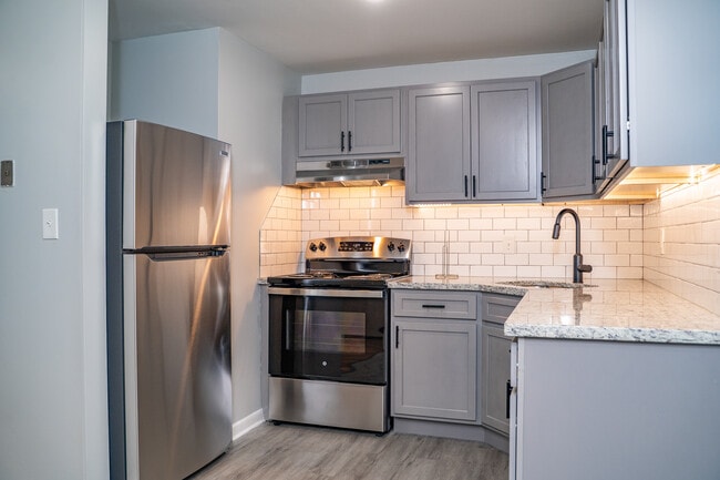 Building Photo - Kenmore Apartments