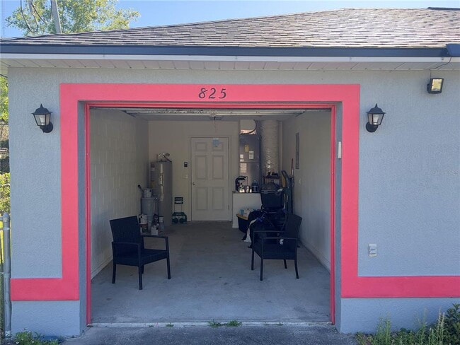 Building Photo - 825 Charles Ave