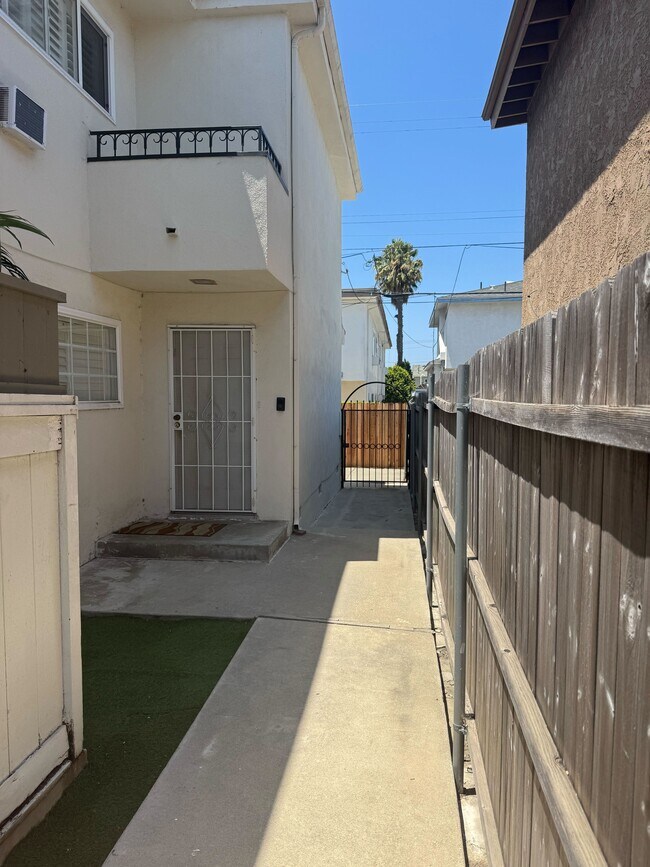 Foto del edificio - 3707 Kelton Ave