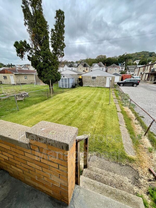 Building Photo - 710 4th Ave