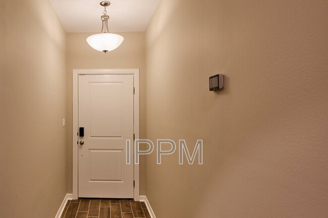 Building Photo - 2506 Cove Real Dr