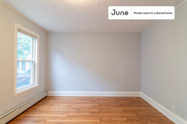 Foto del edificio - Room in Shared 3 bed/1 bath home