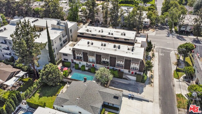 Foto del edificio - 4660 Coldwater Canyon Ave