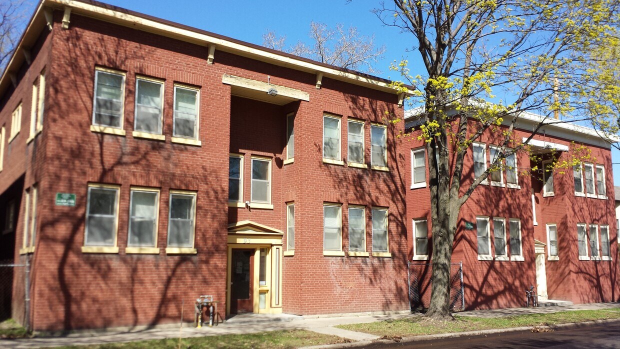 Foto principal - 93 N Milton St N