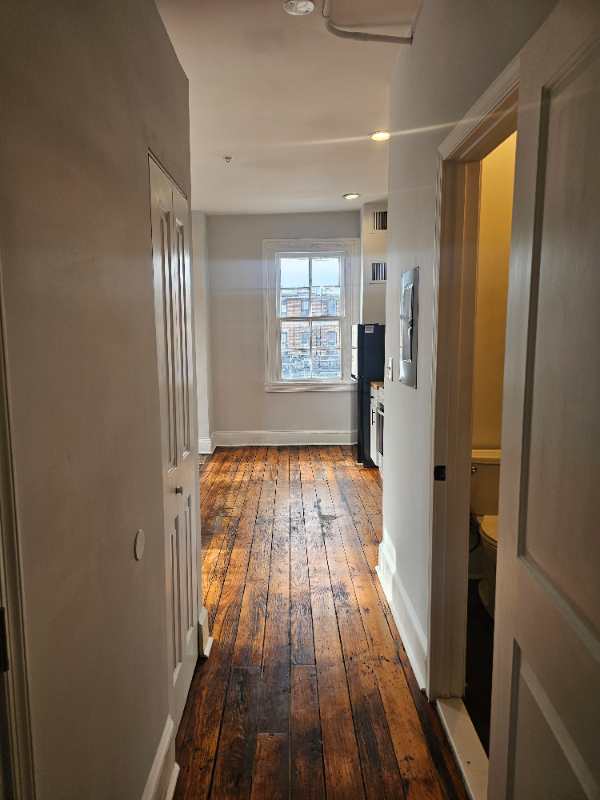 Primary Photo - 2116 N Charles St
