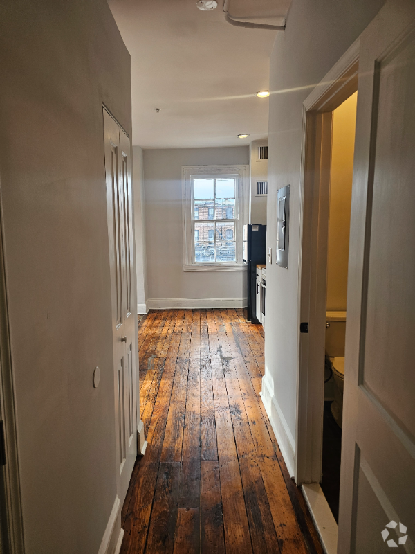 Building Photo - 2116 N Charles St