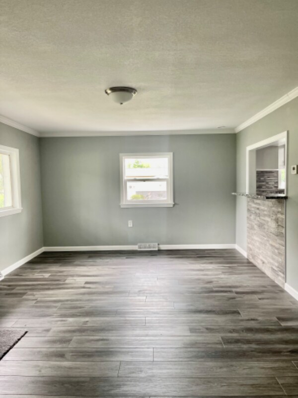 Foto del edificio - 13290 Laurel Rd NE