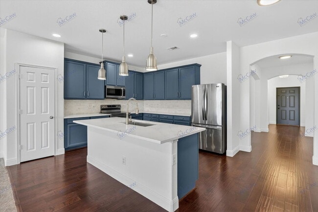 Building Photo - 2405 Loreto Dr