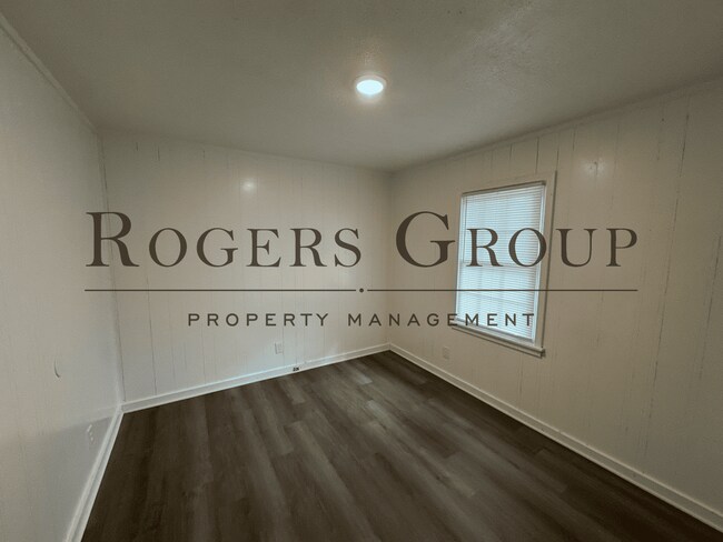 Building Photo - #450 - 421-423 Ridley St Duplex