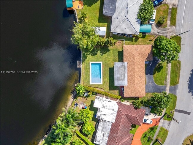 Building Photo - 317 N 31st Ave