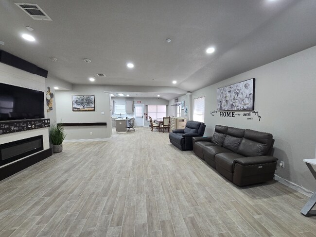 Foto del edificio - 1228 Sandwick Dr