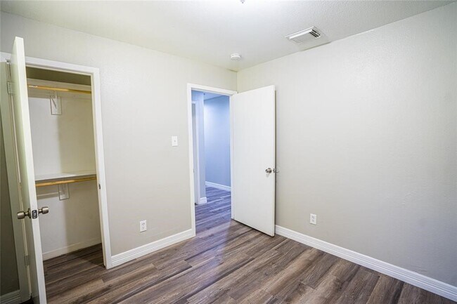 Foto del edificio - 7130 Heath St