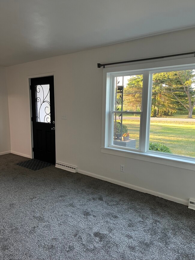 Living room - 3249 W Breese Rd