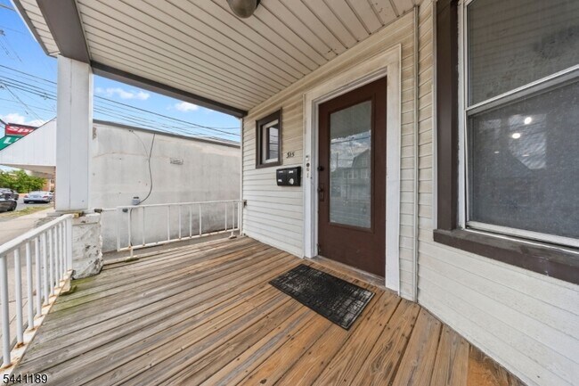 Foto del edificio - 315 Haledon Ave
