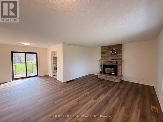 Building Photo - 48 King St