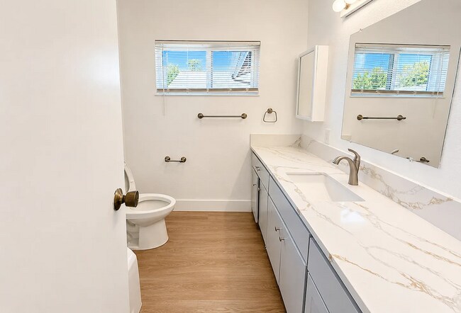 Foto del edificio - 6986 Elegance Ct