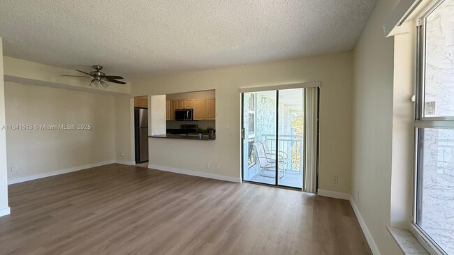 Foto del edificio - 605 S Pine Island Rd