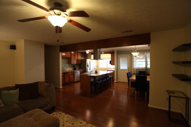 Building Photo - 1031 Felton Ln
