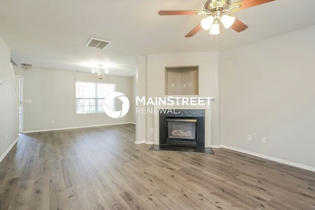 Building Photo - 4 Bedroom Pet-Friendly Home in Kernersville, NC with Main Street Renewal
