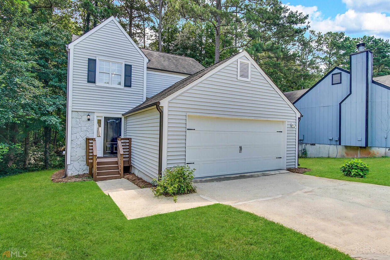 614 Woodcrest Manor Dr, Stone Mountain, GA 30083 House Rental in