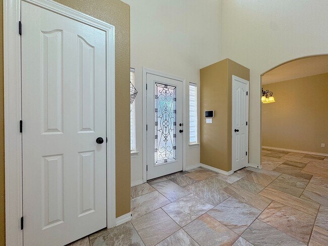Building Photo - East El Paso 4bed/2.5bath Refrig A/C with Solar Panels!