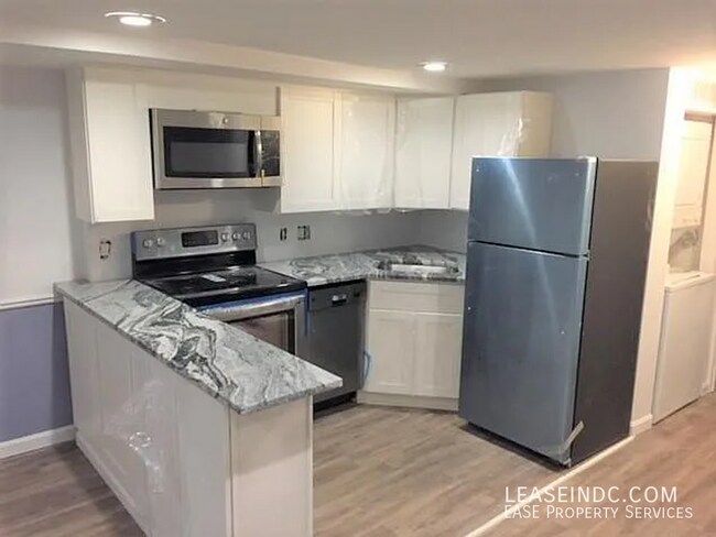Foto del edificio - 127 Adams St NW