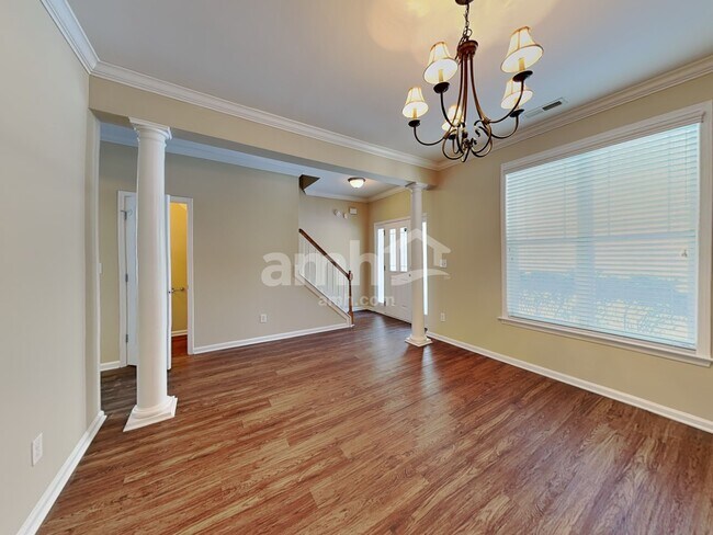 Foto del edificio - 100 Pearson Pl