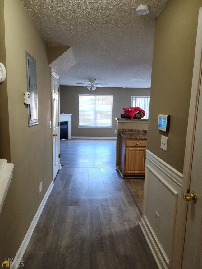 Foto del edificio - 5335 Creek View Ln