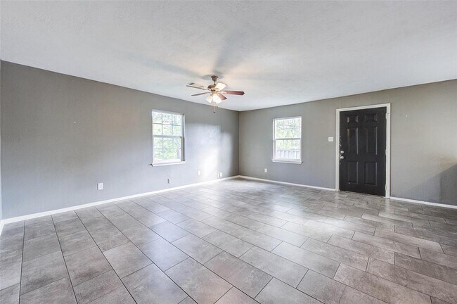 Foto del edificio - 1347 Greenoak Dr