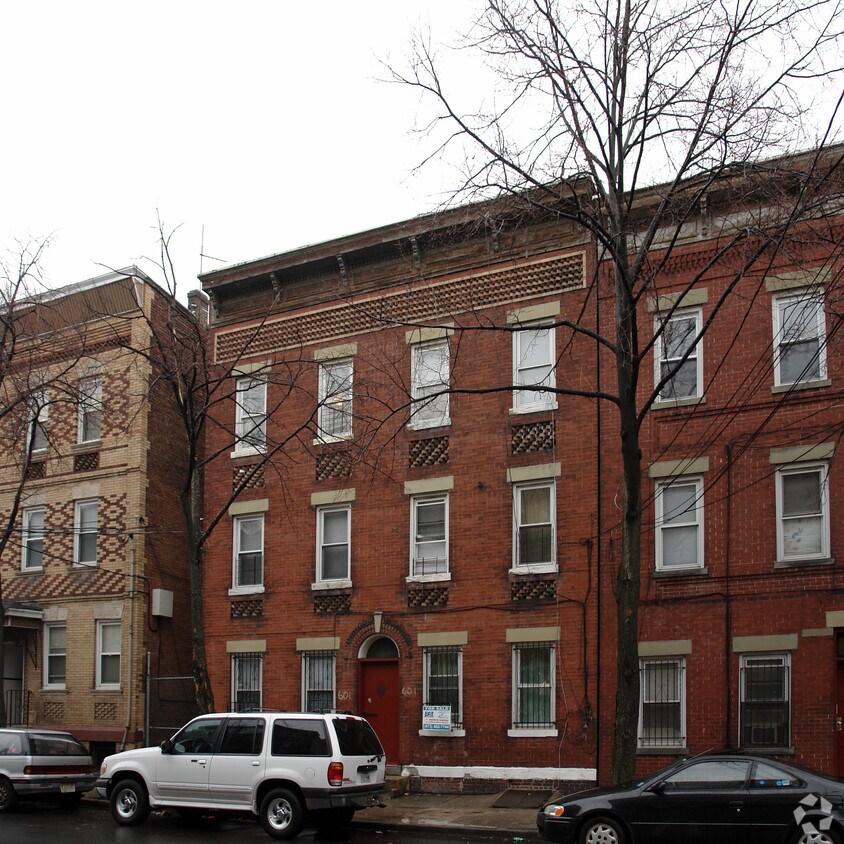 Primary Photo - 601 N 6th St