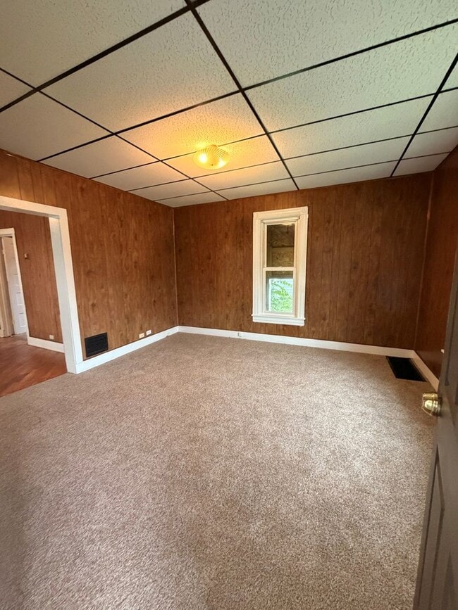 Building Photo - 509 S Cedar St