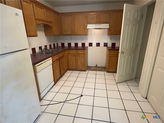 Building Photo - 3900 Hitchrock Dr