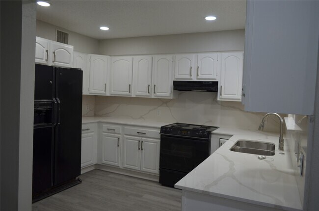 Foto del edificio - 12203 Wild Pine Dr