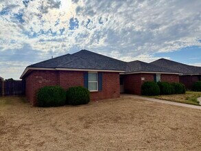 Building Photo - 304 N Brentwood Ave