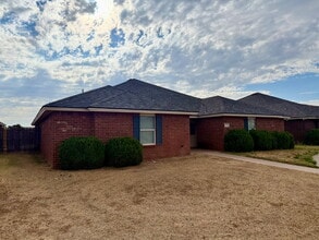 Building Photo - 304 N Brentwood Ave