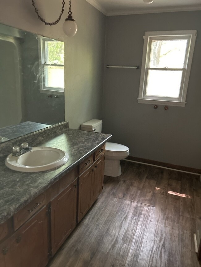 Building Photo - 3 Bedroom 2 Bathroom
