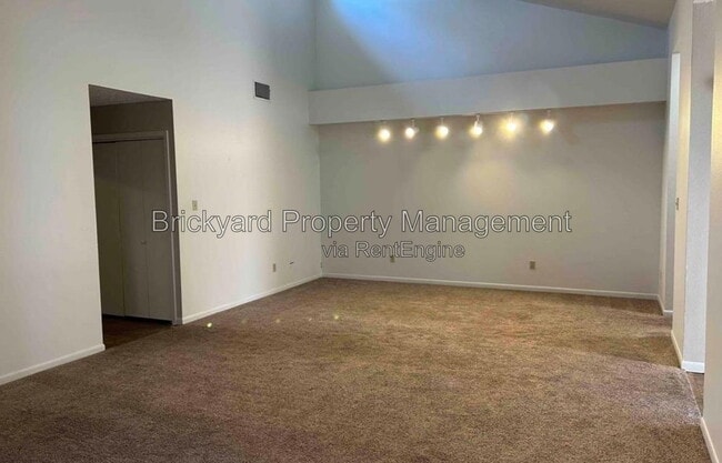 Building Photo - 3004 Charlinda Dr